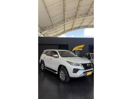 TOYOTA HILUX SW4 2.8 D-4D TURBO DIESEL SRX 7L 4X4 AUTOMÁTICO